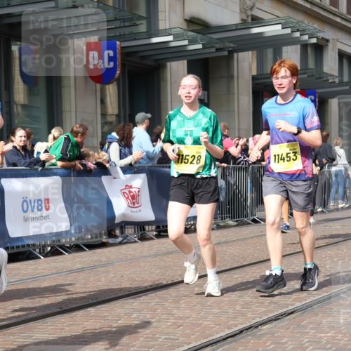 13.09.2026 - 21. swb-Marathon Bremen Strokosch-Dieckow http://msf.ph/oto/10323630 13.09.2026 10:59:57 Ziel 10144, 10677, 10758, 10801, 10810, 11016, 11045, 11071, 11129, 11158, 11159, 11160, 11259, 11453, 11524, 11525, 11528, 11547, 11587, 11588, 11589, 11623, 11907, 12105, 12106, 12123, 12190, 12274, 12291, 12352, 12394, 12530, 12531, 10175, 10236, 10355, 10669, 10691, 10867, 10928, 10929, 11054, 11056, 11071, 11089, 11194, 11250, 11419, 11427, 11445, 11501, 11637, 11803, 11879, 11904, 12138, 12238, 12239, 12242, 12243 meine-sportfotos.de