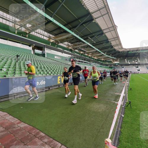 13.09.2026 - 21. swb-Marathon Bremen Michael Burmester http://msf.ph/oto/10323647 13.09.2026 13:25:42 Laufen im Stadion 202, 213, 294, 505, 530, 543, 548, 645, 723, 815, 818, 966, 1283, 1410, 1443, 1459, 1463, 1473, 1487, 1491, 1504, 1515, 1530, 1561, 1618, 1744, 1828, 1830, 1953, 2058, 2059, 2095, 2211, 2267, 2271, 2298, 2308, 2312, 2323, 2354, 2382, 2384, 2483, 2497, 2506, 2508, 2554, 2558, 2576, 2591, 2592, 2644, 2656, 2675, 2752, 2762, 2817, 2833, 2878, 2896, 2970, 2981, 3005, 3047, 3062, 3097, 3142, 3172, 3211, 3259, 3298, 3306, 3329, 3359, 3381, 3390, 3433, 3629 meine-sportfotos.de