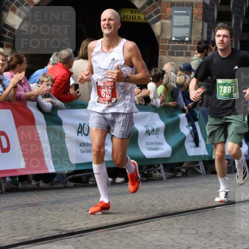 13.09.2026 - 21. swb-Marathon Bremen Strokosch-Dieckow http://msf.ph/oto/10323670 13.09.2026 13:10:29 Ziel 538, 623, 957, 2020, 4781, 5627, 8064, 9817, 1181, 1498, 1554, 2347, 2605, 4727, 5066, 5152, 5620, 5648, 6267, 7881 meine-sportfotos.de