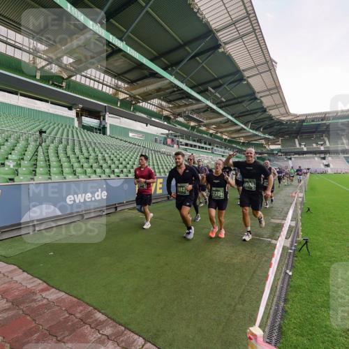13.09.2026 - 21. swb-Marathon Bremen Michael Burmester http://msf.ph/oto/10323683 13.09.2026 13:25:46 Laufen im Stadion 202, 213, 294, 505, 530, 543, 645, 723, 815, 818, 966, 1077, 1283, 1410, 1443, 1459, 1463, 1473, 1487, 1491, 1504, 1515, 1530, 1561, 1618, 1744, 1828, 1830, 1953, 2058, 2059, 2095, 2211, 2267, 2271, 2298, 2308, 2312, 2323, 2354, 2382, 2384, 2497, 2506, 2508, 2554, 2558, 2576, 2591, 2592, 2644, 2656, 2675, 2752, 2762, 2817, 2833, 2878, 2896, 2965, 2970, 2981, 3005, 3047, 3062, 3097, 3142, 3172, 3211, 3259, 3298, 3306, 3329, 3359, 3381, 3390, 3433, 3629 meine-sportfotos.de