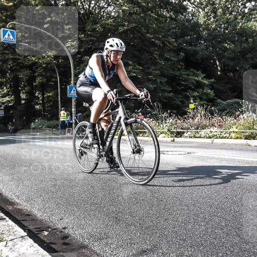 13.09.2026 - Stadtparktriathlon H.Heesch http://msf.ph/oto/10323692 13.09.2026 11:27:24 Radfahren 718, 822 meine-sportfotos.de