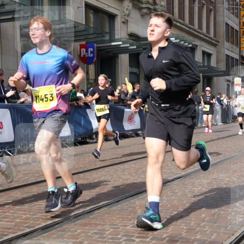 13.09.2026 - 21. swb-Marathon Bremen Strokosch-Dieckow http://msf.ph/oto/10323720 13.09.2026 10:59:58 Ziel 10144, 10677, 10758, 10801, 10810, 11016, 11045, 11126, 11129, 11158, 11159, 11160, 11259, 11453, 11524, 11525, 11528, 11547, 11587, 11588, 11589, 11623, 11907, 12105, 12106, 12123, 12190, 12274, 12291, 12352, 12394, 12530, 12531, 10175, 10236, 10355, 10669, 10691, 10867, 10928, 10929, 11054, 11056, 11071, 11089, 11158, 11159, 11160, 11194, 11250, 11259, 11419, 11427, 11445, 11453, 11501, 11528, 11637, 11803, 11879, 11904, 12138, 12238, 12239, 12242, 12243 meine-sportfotos.de