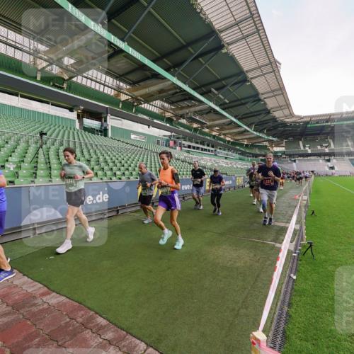 13.09.2026 - 21. swb-Marathon Bremen Michael Burmester http://msf.ph/oto/10323736 13.09.2026 13:25:52 Laufen im Stadion 202, 213, 294, 505, 530, 543, 645, 723, 815, 818, 833, 966, 1077, 1283, 1410, 1443, 1459, 1463, 1473, 1487, 1491, 1504, 1515, 1530, 1561, 1618, 1744, 1828, 1830, 1953, 2058, 2059, 2211, 2267, 2271, 2273, 2298, 2308, 2354, 2382, 2384, 2428, 2497, 2506, 2508, 2554, 2558, 2576, 2591, 2592, 2644, 2656, 2675, 2752, 2762, 2817, 2833, 2878, 2896, 2965, 2970, 2981, 3005, 3047, 3062, 3097, 3142, 3172, 3211, 3259, 3298, 3306, 3329, 3359, 3390, 3433, 3629 meine-sportfotos.de