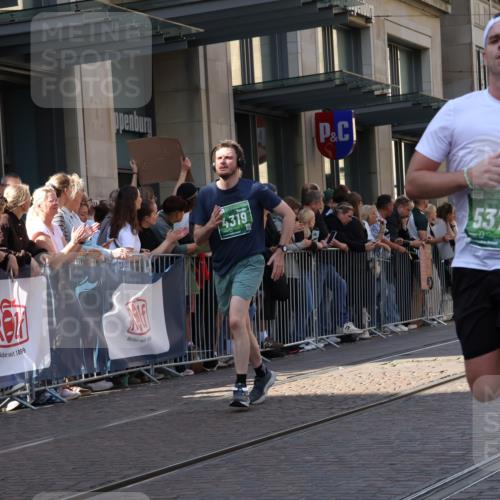 13.09.2026 - 21. swb-Marathon Bremen Strokosch-Dieckow http://msf.ph/oto/10323748 13.09.2026 13:19:07 Ziel 189, 666, 926, 1232, 1535, 1599, 2423, 2535, 3182, 3508, 4319, 4455, 4977, 4978, 5172, 5371, 6008, 6633, 7140, 7268, 7754, 7945, 8153, 9552, 9638, 9805, 13163, 307, 2007, 2390, 4819, 4857, 4916, 5172, 5277, 6137, 6310, 7104, 7154, 7602, 7647, 7686, 7791, 9512, 13184 meine-sportfotos.de