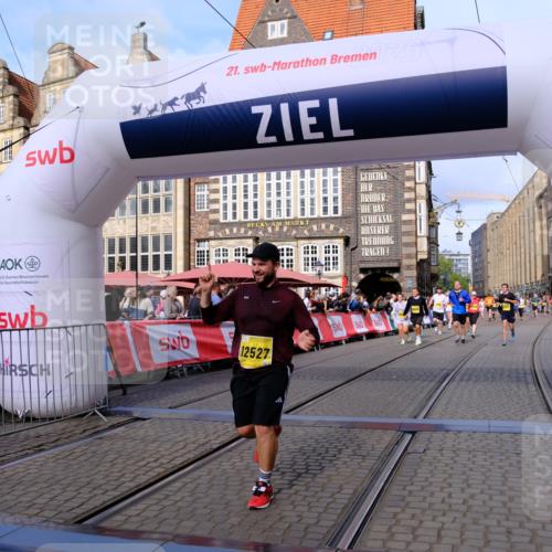 13.09.2026 - 21. swb-Marathon Bremen Tim E. http://msf.ph/oto/10323801 13.09.2026 10:59:55 Ziel 10147, 10355, 10669, 10745, 10922, 10928, 10929, 11151, 11194, 11207, 11419, 11501, 11519, 11594, 12138, 12295, 12480, 12481, 12527 meine-sportfotos.de