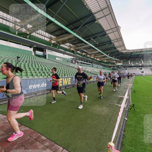 13.09.2026 - 21. swb-Marathon Bremen Michael Burmester http://msf.ph/oto/10323811 13.09.2026 13:26:01 Laufen im Stadion 202, 213, 294, 390, 505, 530, 543, 645, 815, 818, 833, 966, 1077, 1283, 1410, 1443, 1459, 1473, 1487, 1491, 1504, 1515, 1530, 1561, 1618, 1744, 1828, 1830, 1953, 2058, 2059, 2267, 2271, 2273, 2298, 2308, 2309, 2354, 2382, 2384, 2428, 2497, 2506, 2508, 2554, 2558, 2576, 2582, 2591, 2592, 2644, 2656, 2675, 2752, 2762, 2817, 2833, 2878, 2896, 2965, 2970, 2981, 3005, 3047, 3062, 3084, 3097, 3142, 3172, 3211, 3259, 3306, 3329, 3359, 3390, 3433, 3629 meine-sportfotos.de