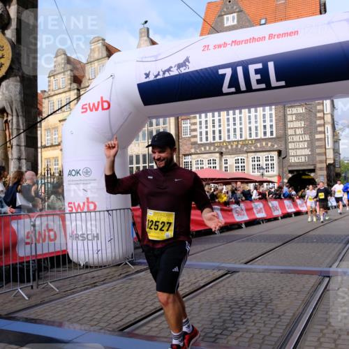 13.09.2026 - 21. swb-Marathon Bremen Tim E. http://msf.ph/oto/10323853 13.09.2026 10:59:55 Ziel 10147, 10355, 10669, 10745, 10922, 10928, 10929, 11151, 11194, 11207, 11419, 11501, 11519, 11594, 12138, 12295, 12480, 12481, 12527 meine-sportfotos.de