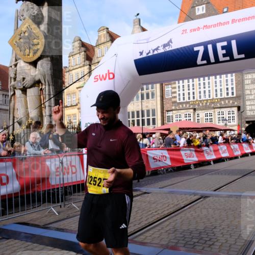 13.09.2026 - 21. swb-Marathon Bremen Tim E. http://msf.ph/oto/10323882 13.09.2026 10:59:55 Ziel 10147, 10355, 10669, 10745, 10922, 10928, 10929, 11151, 11194, 11207, 11419, 11501, 11519, 11594, 12138, 12295, 12480, 12481, 12527 meine-sportfotos.de