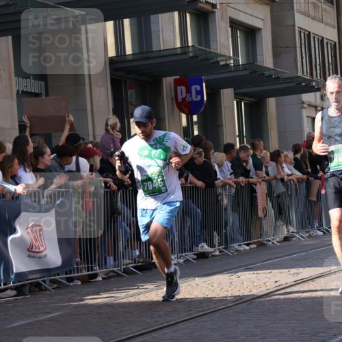 13.09.2026 - 21. swb-Marathon Bremen Strokosch-Dieckow http://msf.ph/oto/10323894 13.09.2026 13:19:12 Ziel 926, 1010, 1232, 1468, 1535, 2423, 3182, 3508, 4319, 4455, 4977, 4978, 5371, 6008, 7037, 7140, 7268, 7754, 7945, 8153, 8185, 9552, 9638, 9805, 13163, 189, 307, 666, 1599, 2007, 2390, 2535, 3508, 4819, 4857, 4916, 5172, 5277, 6137, 6310, 6633, 7154, 7647, 7686, 7791, 9512, 9805, 13184 meine-sportfotos.de