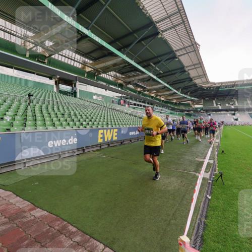 13.09.2026 - 21. swb-Marathon Bremen Michael Burmester http://msf.ph/oto/10324017 13.09.2026 13:26:23 Laufen im Stadion 186, 202, 213, 364, 390, 530, 543, 645, 815, 818, 833, 966, 1077, 1283, 1410, 1443, 1459, 1473, 1487, 1504, 1530, 1561, 1618, 1700, 1744, 1828, 1830, 1953, 2058, 2059, 2271, 2273, 2298, 2308, 2309, 2354, 2382, 2384, 2388, 2404, 2428, 2506, 2507, 2508, 2542, 2558, 2576, 2582, 2591, 2592, 2656, 2675, 2748, 2752, 2762, 2817, 2833, 2878, 2896, 2965, 2970, 2981, 3005, 3047, 3050, 3062, 3084, 3097, 3142, 3172, 3259, 3329, 3359, 3390, 3433, 3540, 3629, 3756 meine-sportfotos.de