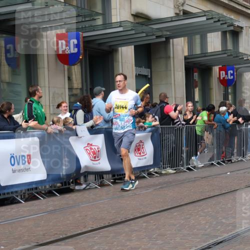 13.09.2026 - 21. swb-Marathon Bremen Strokosch-Dieckow http://msf.ph/oto/10324045 13.09.2026 11:00:08 Ziel 10144, 10272, 10275, 10369, 10677, 10801, 10810, 11016, 11045, 11126, 11129, 11180, 11547, 11623, 11687, 11708, 11769, 11838, 12018, 12105, 12106, 12190, 12291, 12394, 12530, 12531, 10175, 10236, 10691, 10758, 10867, 11054, 11056, 11071, 11089, 11158, 11159, 11160, 11250, 11259, 11427, 11445, 11453, 11524, 11525, 11528, 11587, 11588, 11589, 11637, 11803, 11879, 11904, 11907, 12123, 12238, 12239, 12242, 12243, 12274, 12352 meine-sportfotos.de