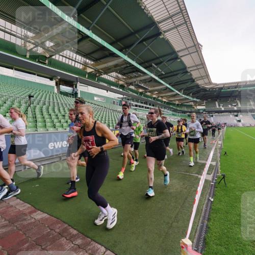 13.09.2026 - 21. swb-Marathon Bremen Michael Burmester http://msf.ph/oto/10324063 13.09.2026 13:26:29 Laufen im Stadion 186, 202, 364, 390, 530, 543, 645, 815, 818, 833, 966, 1077, 1283, 1410, 1443, 1459, 1473, 1487, 1504, 1530, 1561, 1618, 1700, 1744, 1828, 1830, 1953, 2058, 2059, 2271, 2273, 2298, 2308, 2309, 2354, 2382, 2384, 2388, 2404, 2428, 2506, 2507, 2508, 2542, 2558, 2576, 2582, 2591, 2592, 2656, 2675, 2748, 2752, 2762, 2817, 2875, 2878, 2896, 2965, 2970, 2981, 3005, 3045, 3047, 3050, 3062, 3084, 3097, 3142, 3172, 3184, 3259, 3329, 3359, 3390, 3433, 3540, 3629, 3756 meine-sportfotos.de