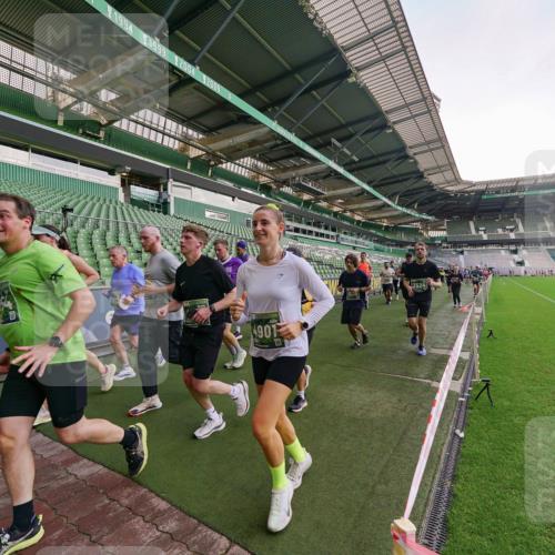 13.09.2026 - 21. swb-Marathon Bremen Michael Burmester http://msf.ph/oto/10324080 13.09.2026 13:26:31 Laufen im Stadion 186, 202, 364, 390, 530, 543, 645, 815, 818, 833, 966, 1077, 1283, 1410, 1412, 1443, 1459, 1473, 1487, 1504, 1530, 1561, 1618, 1700, 1744, 1828, 1830, 1953, 2058, 2059, 2273, 2298, 2308, 2309, 2354, 2382, 2384, 2388, 2404, 2428, 2506, 2507, 2508, 2542, 2558, 2576, 2582, 2591, 2592, 2656, 2675, 2748, 2752, 2762, 2817, 2875, 2878, 2896, 2923, 2965, 2970, 2981, 3045, 3047, 3050, 3062, 3084, 3097, 3142, 3172, 3184, 3259, 3329, 3359, 3433, 3540, 3629, 3756 meine-sportfotos.de