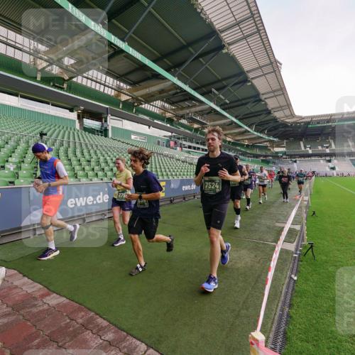 13.09.2026 - 21. swb-Marathon Bremen Michael Burmester http://msf.ph/oto/10324089 13.09.2026 13:26:32 Laufen im Stadion 186, 202, 364, 390, 530, 543, 645, 815, 818, 833, 966, 1077, 1283, 1410, 1412, 1443, 1459, 1473, 1487, 1504, 1530, 1561, 1618, 1700, 1744, 1828, 1830, 1953, 1961, 2058, 2059, 2273, 2298, 2308, 2309, 2354, 2382, 2384, 2388, 2404, 2428, 2507, 2508, 2542, 2558, 2576, 2582, 2591, 2592, 2656, 2675, 2725, 2748, 2752, 2762, 2817, 2875, 2878, 2896, 2923, 2965, 2970, 2981, 3045, 3047, 3050, 3062, 3084, 3097, 3142, 3172, 3184, 3259, 3329, 3359, 3433, 3540, 3592, 3629, 3756 meine-sportfotos.de