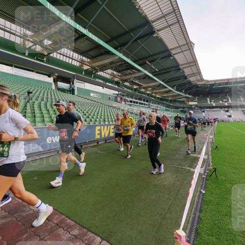 13.09.2026 - 21. swb-Marathon Bremen Michael Burmester http://msf.ph/oto/10324113 13.09.2026 13:26:36 Laufen im Stadion 186, 202, 364, 390, 530, 543, 645, 815, 818, 833, 966, 1077, 1283, 1410, 1412, 1443, 1459, 1473, 1487, 1504, 1530, 1561, 1608, 1618, 1700, 1744, 1828, 1953, 1961, 2058, 2059, 2273, 2298, 2308, 2309, 2354, 2382, 2384, 2388, 2404, 2428, 2507, 2508, 2542, 2558, 2576, 2582, 2591, 2592, 2656, 2675, 2725, 2748, 2752, 2762, 2817, 2875, 2878, 2896, 2923, 2965, 2970, 2981, 3045, 3047, 3050, 3062, 3073, 3084, 3097, 3142, 3172, 3184, 3259, 3329, 3359, 3433, 3540, 3592, 3629, 3756 meine-sportfotos.de