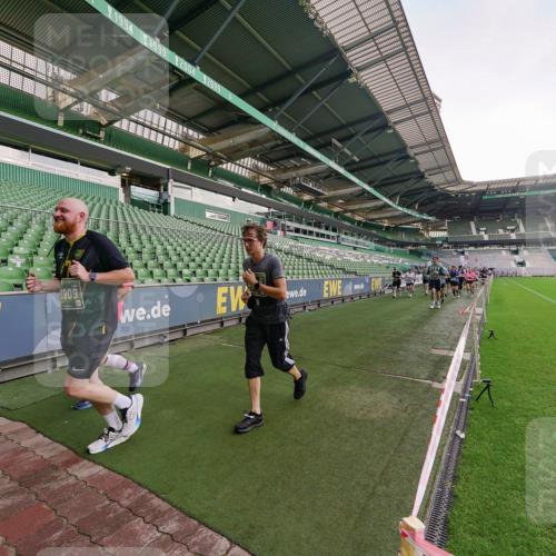13.09.2026 - 21. swb-Marathon Bremen Michael Burmester http://msf.ph/oto/10324139 13.09.2026 13:26:40 Laufen im Stadion 186, 202, 364, 390, 530, 543, 645, 815, 818, 833, 966, 1077, 1283, 1410, 1412, 1443, 1459, 1473, 1487, 1530, 1561, 1608, 1618, 1700, 1744, 1828, 1953, 1961, 2058, 2059, 2273, 2298, 2308, 2309, 2382, 2384, 2388, 2404, 2428, 2507, 2508, 2542, 2558, 2576, 2582, 2591, 2592, 2656, 2675, 2725, 2748, 2752, 2762, 2817, 2875, 2878, 2923, 2965, 2970, 2981, 3045, 3047, 3050, 3062, 3073, 3084, 3097, 3172, 3184, 3259, 3329, 3359, 3433, 3540, 3592, 3629, 3756 meine-sportfotos.de
