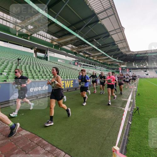 13.09.2026 - 21. swb-Marathon Bremen Michael Burmester http://msf.ph/oto/10324158 13.09.2026 13:26:46 Laufen im Stadion 186, 202, 357, 364, 390, 530, 543, 597, 645, 833, 966, 1077, 1283, 1410, 1412, 1443, 1459, 1473, 1487, 1530, 1608, 1618, 1700, 1744, 1769, 1828, 1953, 1961, 2058, 2273, 2298, 2308, 2309, 2382, 2384, 2388, 2404, 2428, 2507, 2508, 2542, 2558, 2576, 2582, 2591, 2592, 2656, 2675, 2725, 2748, 2762, 2817, 2875, 2878, 2923, 2965, 2970, 2981, 3045, 3047, 3050, 3062, 3073, 3084, 3097, 3172, 3184, 3219, 3359, 3433, 3540, 3592, 3629, 3756, 3907, 3978 meine-sportfotos.de