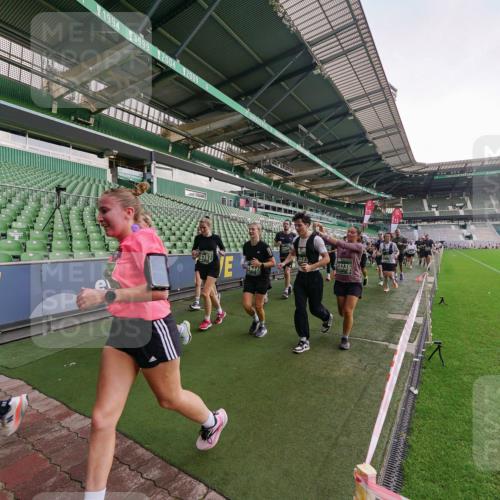 13.09.2026 - 21. swb-Marathon Bremen Michael Burmester http://msf.ph/oto/10324167 13.09.2026 13:26:48 Laufen im Stadion 186, 202, 357, 364, 390, 530, 543, 597, 645, 833, 966, 1077, 1283, 1410, 1412, 1443, 1459, 1473, 1487, 1530, 1608, 1618, 1700, 1744, 1769, 1828, 1953, 1961, 2058, 2273, 2298, 2308, 2309, 2382, 2384, 2388, 2404, 2428, 2507, 2508, 2542, 2558, 2576, 2582, 2592, 2656, 2675, 2725, 2748, 2762, 2817, 2875, 2876, 2923, 2965, 2970, 2981, 3045, 3047, 3050, 3062, 3073, 3084, 3097, 3172, 3184, 3219, 3359, 3433, 3540, 3592, 3629, 3756, 3907, 3978 meine-sportfotos.de