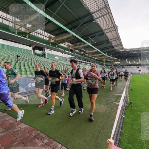 13.09.2026 - 21. swb-Marathon Bremen Michael Burmester http://msf.ph/oto/10324175 13.09.2026 13:26:48 Laufen im Stadion 186, 202, 357, 364, 390, 530, 543, 597, 645, 833, 966, 1077, 1283, 1410, 1412, 1443, 1459, 1473, 1487, 1530, 1608, 1618, 1700, 1744, 1769, 1828, 1953, 1961, 2058, 2273, 2298, 2308, 2309, 2382, 2384, 2388, 2404, 2428, 2507, 2508, 2542, 2558, 2576, 2582, 2592, 2656, 2675, 2725, 2748, 2762, 2817, 2875, 2876, 2923, 2965, 2970, 2981, 3045, 3047, 3050, 3062, 3073, 3084, 3097, 3172, 3184, 3219, 3359, 3433, 3540, 3592, 3629, 3756, 3907, 3978 meine-sportfotos.de