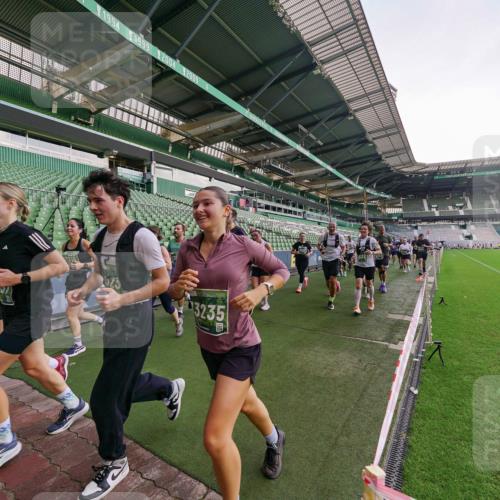13.09.2026 - 21. swb-Marathon Bremen Michael Burmester http://msf.ph/oto/10324181 13.09.2026 13:26:49 Laufen im Stadion 186, 202, 357, 364, 390, 530, 543, 597, 645, 833, 966, 1077, 1283, 1410, 1412, 1443, 1459, 1473, 1487, 1530, 1608, 1618, 1700, 1744, 1769, 1828, 1953, 1961, 2058, 2273, 2298, 2308, 2309, 2382, 2384, 2388, 2404, 2428, 2507, 2508, 2542, 2558, 2576, 2582, 2592, 2656, 2675, 2725, 2748, 2762, 2817, 2875, 2876, 2923, 2965, 2970, 2981, 3045, 3047, 3050, 3062, 3073, 3084, 3097, 3172, 3184, 3219, 3359, 3433, 3540, 3592, 3629, 3756, 3907, 3978 meine-sportfotos.de