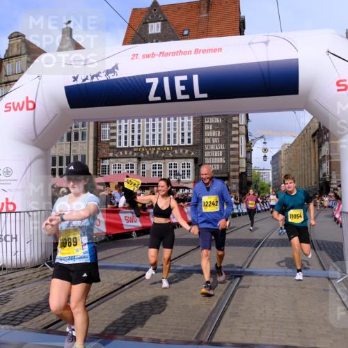 13.09.2026 - 21. swb-Marathon Bremen Tim E. http://msf.ph/oto/10324203 13.09.2026 11:00:06 Ziel 10175, 10236, 10355, 10669, 10691, 10867, 10928, 10929, 11054, 11056, 11089, 11194, 11419, 11427, 11501, 11637, 11803, 11879, 11904, 12138, 12238, 12239, 12242, 12243, 12388, 12480, 12527 meine-sportfotos.de