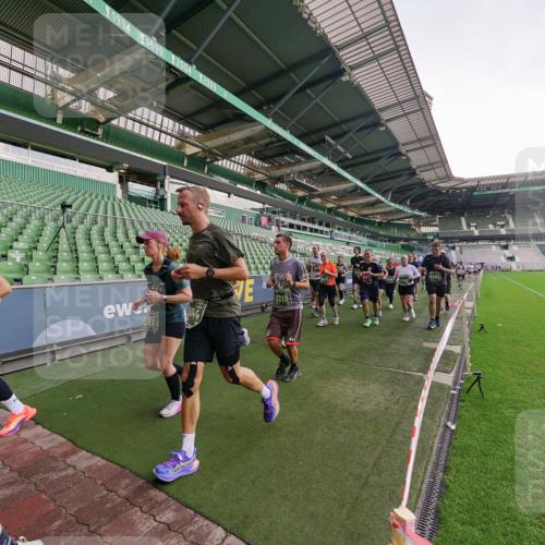 13.09.2026 - 21. swb-Marathon Bremen Michael Burmester http://msf.ph/oto/10324213 13.09.2026 13:26:52 Laufen im Stadion 186, 202, 357, 364, 390, 530, 543, 597, 645, 833, 966, 1077, 1283, 1410, 1412, 1443, 1459, 1473, 1487, 1530, 1608, 1618, 1700, 1744, 1769, 1828, 1953, 1961, 2058, 2273, 2298, 2308, 2309, 2382, 2384, 2388, 2404, 2428, 2507, 2508, 2542, 2558, 2576, 2582, 2592, 2656, 2675, 2725, 2748, 2762, 2817, 2875, 2876, 2923, 2965, 2970, 3045, 3047, 3050, 3062, 3073, 3084, 3097, 3172, 3184, 3219, 3359, 3433, 3540, 3592, 3629, 3756, 3885, 3907, 3978 meine-sportfotos.de