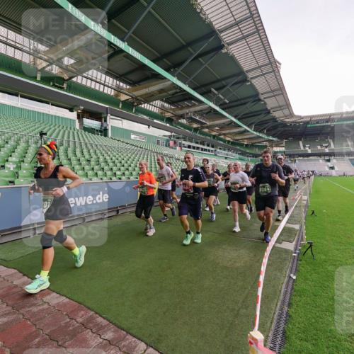 13.09.2026 - 21. swb-Marathon Bremen Michael Burmester http://msf.ph/oto/10324219 13.09.2026 13:26:53 Laufen im Stadion 186, 202, 357, 364, 390, 530, 543, 597, 645, 833, 966, 1077, 1283, 1410, 1412, 1443, 1459, 1473, 1487, 1530, 1608, 1618, 1700, 1744, 1769, 1828, 1953, 1961, 2058, 2273, 2298, 2308, 2309, 2382, 2384, 2388, 2404, 2428, 2507, 2508, 2542, 2558, 2576, 2582, 2592, 2656, 2675, 2725, 2748, 2762, 2817, 2875, 2876, 2923, 2965, 2970, 3045, 3047, 3050, 3062, 3073, 3084, 3097, 3172, 3184, 3219, 3359, 3433, 3540, 3592, 3629, 3756, 3885, 3907, 3978 meine-sportfotos.de