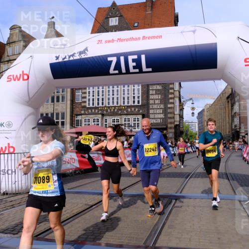 13.09.2026 - 21. swb-Marathon Bremen Tim E. http://msf.ph/oto/10324226 13.09.2026 11:00:06 Ziel 10175, 10236, 10355, 10669, 10691, 10867, 10928, 10929, 11054, 11056, 11089, 11194, 11419, 11427, 11501, 11637, 11803, 11879, 11904, 12138, 12238, 12239, 12242, 12243, 12388, 12480, 12527 meine-sportfotos.de