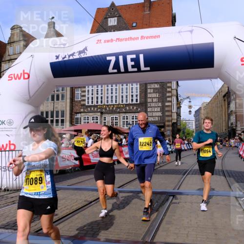 13.09.2026 - 21. swb-Marathon Bremen Tim E. http://msf.ph/oto/10324235 13.09.2026 11:00:06 Ziel 10175, 10236, 10355, 10669, 10691, 10867, 10928, 10929, 11054, 11056, 11089, 11194, 11419, 11427, 11501, 11637, 11803, 11879, 11904, 12138, 12238, 12239, 12242, 12243, 12388, 12480, 12527 meine-sportfotos.de