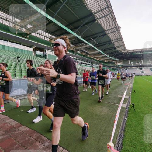 13.09.2026 - 21. swb-Marathon Bremen Michael Burmester http://msf.ph/oto/10324244 13.09.2026 13:26:55 Laufen im Stadion 186, 202, 357, 364, 390, 530, 597, 645, 833, 966, 1077, 1283, 1412, 1443, 1459, 1473, 1487, 1530, 1608, 1618, 1700, 1744, 1769, 1828, 1961, 2058, 2236, 2273, 2298, 2308, 2309, 2382, 2384, 2388, 2404, 2428, 2507, 2508, 2542, 2558, 2576, 2582, 2592, 2656, 2675, 2725, 2748, 2762, 2817, 2875, 2876, 2923, 2965, 2970, 3045, 3047, 3050, 3062, 3073, 3084, 3097, 3172, 3184, 3219, 3359, 3433, 3540, 3592, 3629, 3756, 3885, 3907, 3978 meine-sportfotos.de