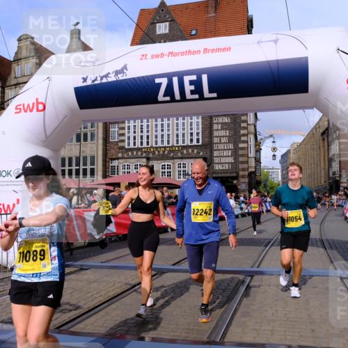 13.09.2026 - 21. swb-Marathon Bremen Tim E. http://msf.ph/oto/10324247 13.09.2026 11:00:07 Ziel 10175, 10236, 10355, 10669, 10691, 10867, 10928, 10929, 11054, 11056, 11089, 11194, 11419, 11427, 11501, 11637, 11803, 11879, 11904, 12138, 12238, 12239, 12242, 12243, 12388, 12480 meine-sportfotos.de