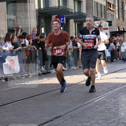 13.09.2026 - 21. swb-Marathon Bremen Strokosch-Dieckow http://msf.ph/oto/10324259 13.09.2026 13:19:22 Ziel 161, 461, 926, 1010, 1232, 1281, 1468, 1535, 1642, 2870, 2906, 3319, 3966, 4101, 4455, 4479, 4480, 4977, 4978, 7037, 7140, 7268, 7655, 7945, 8153, 8185, 8263, 9082, 9359, 9984, 13163, 189, 666, 1599, 2007, 2390, 2423, 2535, 3182, 3508, 4319, 4819, 4857, 5172, 5371, 6008, 6137, 6633, 7647, 7686, 7754, 9512, 9552, 9638, 9805 meine-sportfotos.de