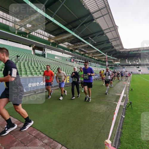 13.09.2026 - 21. swb-Marathon Bremen Michael Burmester http://msf.ph/oto/10324265 13.09.2026 13:26:59 Laufen im Stadion 186, 202, 357, 364, 390, 530, 597, 645, 726, 833, 1077, 1283, 1412, 1443, 1459, 1473, 1487, 1530, 1608, 1618, 1700, 1744, 1769, 1828, 1961, 2058, 2236, 2273, 2298, 2308, 2309, 2382, 2384, 2388, 2404, 2428, 2507, 2508, 2542, 2558, 2576, 2582, 2592, 2656, 2675, 2725, 2748, 2762, 2817, 2875, 2876, 2923, 2965, 2970, 3045, 3047, 3050, 3062, 3073, 3084, 3097, 3172, 3184, 3219, 3359, 3433, 3540, 3592, 3629, 3756, 3885, 3907, 3978, 4660 meine-sportfotos.de