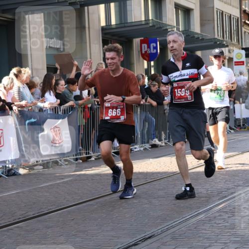 13.09.2026 - 21. swb-Marathon Bremen Strokosch-Dieckow http://msf.ph/oto/10324275 13.09.2026 13:19:22 Ziel 161, 461, 926, 1010, 1232, 1281, 1468, 1535, 1642, 2870, 2906, 3319, 3966, 4101, 4455, 4479, 4480, 4977, 4978, 7037, 7140, 7268, 7655, 7945, 8153, 8185, 8263, 9082, 9359, 9984, 13163, 189, 666, 1599, 2007, 2390, 2423, 2535, 3182, 3508, 4319, 4819, 4857, 5172, 5371, 6008, 6137, 6633, 7647, 7686, 7754, 9512, 9552, 9638, 9805 meine-sportfotos.de