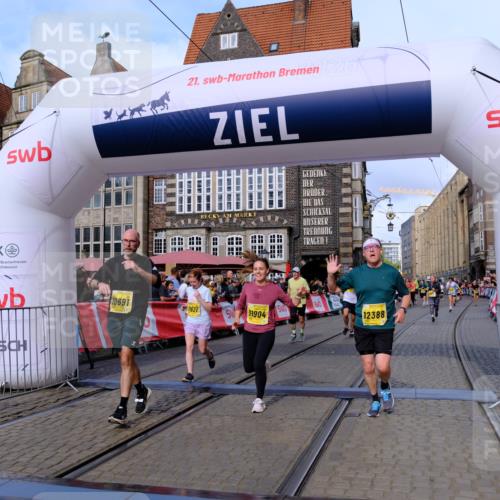 13.09.2026 - 21. swb-Marathon Bremen Tim E. http://msf.ph/oto/10324287 13.09.2026 11:00:09 Ziel 10175, 10236, 10355, 10669, 10691, 10867, 10928, 10929, 11054, 11056, 11089, 11194, 11250, 11419, 11427, 11445, 11501, 11637, 11803, 11879, 11904, 12138, 12238, 12239, 12242, 12243, 12388, 12480 meine-sportfotos.de