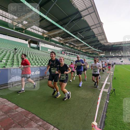 13.09.2026 - 21. swb-Marathon Bremen Michael Burmester http://msf.ph/oto/10324290 13.09.2026 13:27:04 Laufen im Stadion 186, 202, 357, 364, 390, 530, 597, 645, 726, 833, 888, 1077, 1283, 1412, 1443, 1473, 1487, 1530, 1608, 1618, 1700, 1744, 1769, 1828, 1961, 1984, 2236, 2273, 2298, 2309, 2382, 2384, 2388, 2404, 2428, 2507, 2508, 2542, 2558, 2576, 2582, 2592, 2656, 2675, 2725, 2748, 2817, 2875, 2876, 2923, 2965, 2970, 3045, 3047, 3050, 3062, 3073, 3084, 3097, 3172, 3184, 3219, 3359, 3433, 3540, 3592, 3629, 3756, 3885, 3907, 3978, 4457, 4660 meine-sportfotos.de
