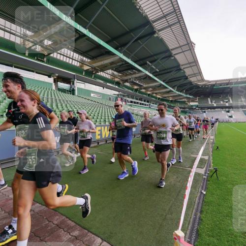 13.09.2026 - 21. swb-Marathon Bremen Michael Burmester http://msf.ph/oto/10324301 13.09.2026 13:27:05 Laufen im Stadion 186, 202, 357, 364, 390, 530, 597, 645, 726, 833, 888, 1077, 1283, 1412, 1473, 1487, 1530, 1608, 1618, 1700, 1744, 1769, 1828, 1961, 1984, 2236, 2273, 2298, 2309, 2382, 2384, 2388, 2404, 2428, 2507, 2508, 2542, 2558, 2576, 2582, 2592, 2656, 2675, 2725, 2748, 2817, 2875, 2876, 2923, 2965, 2970, 3045, 3047, 3050, 3062, 3073, 3084, 3097, 3172, 3184, 3219, 3359, 3433, 3540, 3592, 3629, 3756, 3885, 3907, 3978, 4457, 4660 meine-sportfotos.de