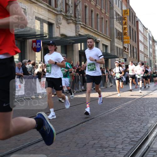 13.09.2026 - 21. swb-Marathon Bremen Strokosch-Dieckow http://msf.ph/oto/10324378 13.09.2026 13:19:25 Ziel 161, 411, 461, 926, 1010, 1053, 1232, 1281, 1468, 1535, 1551, 1642, 2870, 2906, 3240, 3319, 3411, 3966, 4101, 4479, 4480, 4977, 4978, 7037, 7140, 7268, 7488, 7655, 8185, 8263, 9082, 9359, 9984, 13163, 189, 666, 1599, 2007, 2390, 2423, 2535, 3182, 3508, 4319, 4455, 4819, 4857, 5172, 5371, 6008, 6137, 6633, 7268, 7686, 7754, 7945, 8153, 9552, 9638, 9805 meine-sportfotos.de
