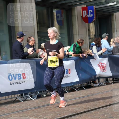 13.09.2026 - 21. swb-Marathon Bremen Strokosch-Dieckow http://msf.ph/oto/10324410 13.09.2026 11:00:17 Ziel 10263, 10272, 10275, 10306, 10369, 10677, 10801, 11045, 11126, 11162, 11180, 11343, 11475, 11556, 11687, 11708, 11769, 11797, 11838, 11959, 12018, 12397, 12430, 12530, 12531, 10144, 10175, 10758, 10801, 10810, 10867, 11016, 11071, 11129, 11158, 11159, 11160, 11250, 11259, 11445, 11453, 11524, 11525, 11528, 11547, 11587, 11588, 11589, 11623, 11879, 11907, 12105, 12106, 12123, 12190, 12274, 12291, 12352, 12394, 12530, 12531 meine-sportfotos.de