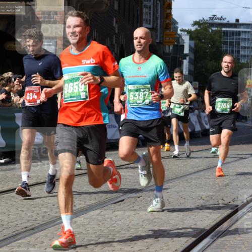 13.09.2026 - 21. swb-Marathon Bremen Strokosch-Dieckow http://msf.ph/oto/10324422 13.09.2026 13:10:47 Ziel 604, 640, 1181, 1277, 2605, 3959, 4727, 5532, 5620, 6267, 7881, 8033, 8064, 8709, 384, 697, 2021, 2759, 4023, 4475, 4571, 5079, 5168, 5314, 6471, 6657, 7115, 7136, 9622 meine-sportfotos.de