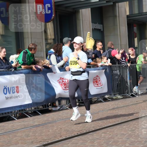 13.09.2026 - 21. swb-Marathon Bremen Strokosch-Dieckow http://msf.ph/oto/10324437 13.09.2026 11:00:18 Ziel 10263, 10272, 10275, 10306, 10369, 10677, 11045, 11126, 11162, 11180, 11343, 11475, 11556, 11687, 11708, 11769, 11797, 11819, 11838, 11959, 12018, 12397, 12430, 10144, 10758, 10801, 10810, 10867, 11016, 11071, 11129, 11158, 11159, 11160, 11250, 11259, 11445, 11453, 11524, 11525, 11528, 11547, 11587, 11588, 11589, 11623, 11879, 11907, 12105, 12106, 12123, 12190, 12274, 12291, 12352, 12394, 12530, 12531 meine-sportfotos.de