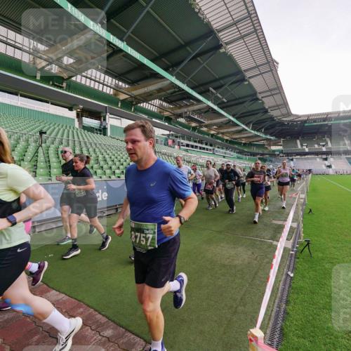 13.09.2026 - 21. swb-Marathon Bremen Michael Burmester http://msf.ph/oto/10324498 13.09.2026 13:27:21 Laufen im Stadion 111, 186, 202, 357, 364, 390, 478, 597, 726, 829, 833, 888, 925, 1077, 1220, 1283, 1412, 1473, 1496, 1530, 1608, 1618, 1700, 1769, 1958, 1961, 1984, 2236, 2273, 2309, 2382, 2384, 2388, 2404, 2428, 2502, 2507, 2508, 2542, 2558, 2576, 2582, 2592, 2656, 2675, 2725, 2748, 2817, 2875, 2876, 2923, 2965, 2970, 3045, 3047, 3050, 3073, 3084, 3184, 3219, 3359, 3433, 3540, 3592, 3629, 3756, 3885, 3907, 3978, 4457, 4660 meine-sportfotos.de