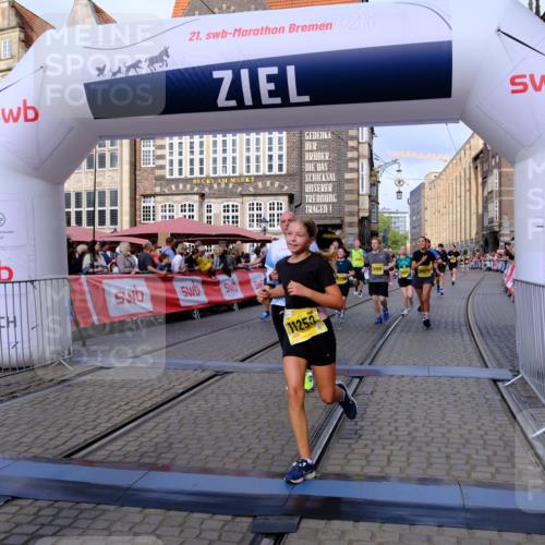 13.09.2026 - 21. swb-Marathon Bremen Tim E. http://msf.ph/oto/10324513 13.09.2026 11:00:17 Ziel 10175, 10236, 10691, 10758, 10867, 11054, 11071, 11158, 11159, 11160, 11250, 11259, 11427, 11445, 11453, 11524, 11525, 11528, 11587, 11588, 11589, 11637, 11879, 11904, 11907, 12123, 12238, 12239, 12242, 12243, 12274, 12388 meine-sportfotos.de