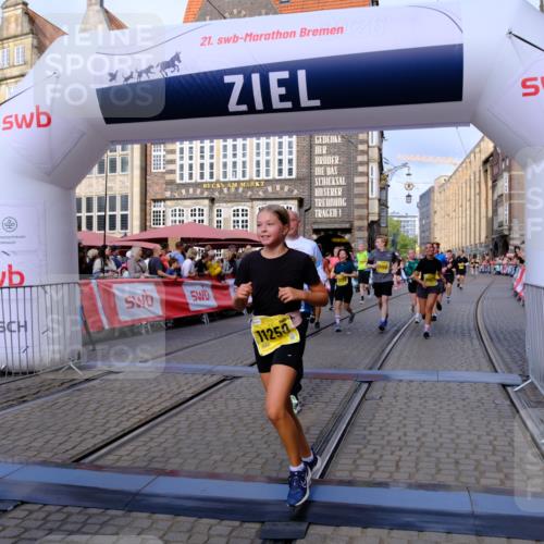 13.09.2026 - 21. swb-Marathon Bremen Tim E. http://msf.ph/oto/10324525 13.09.2026 11:00:17 Ziel 10175, 10236, 10691, 10758, 10867, 11054, 11071, 11158, 11159, 11160, 11250, 11259, 11427, 11445, 11453, 11524, 11525, 11528, 11587, 11588, 11589, 11637, 11879, 11904, 11907, 12123, 12238, 12239, 12242, 12243, 12274, 12388 meine-sportfotos.de