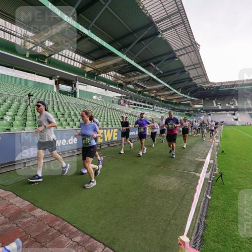 13.09.2026 - 21. swb-Marathon Bremen Michael Burmester http://msf.ph/oto/10324556 13.09.2026 13:27:29 Laufen im Stadion 111, 186, 202, 357, 364, 390, 478, 597, 726, 829, 833, 888, 925, 1077, 1220, 1412, 1473, 1496, 1608, 1700, 1769, 1958, 1961, 1984, 2236, 2273, 2309, 2388, 2404, 2428, 2502, 2507, 2508, 2542, 2558, 2576, 2582, 2592, 2656, 2725, 2748, 2817, 2875, 2876, 2923, 2965, 2970, 3045, 3047, 3050, 3073, 3084, 3184, 3219, 3359, 3433, 3540, 3592, 3629, 3756, 3885, 3907, 3978, 4238, 4457, 4660 meine-sportfotos.de