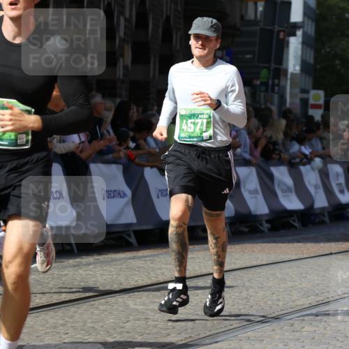 13.09.2026 - 21. swb-Marathon Bremen Strokosch-Dieckow http://msf.ph/oto/10324661 13.09.2026 13:10:55 Ziel 640, 1181, 1277, 1498, 1554, 2347, 2605, 4727, 5066, 5152, 5620, 5648, 6267, 7881, 335, 697, 2021, 2759, 3448, 3484, 3647, 4429, 4571, 5079, 6471, 6657, 8183, 9410, 9622 meine-sportfotos.de