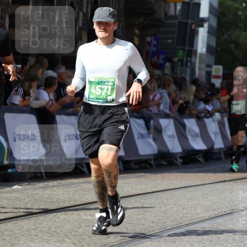 13.09.2026 - 21. swb-Marathon Bremen Strokosch-Dieckow http://msf.ph/oto/10324701 13.09.2026 13:10:55 Ziel 640, 1181, 1277, 1498, 1554, 2347, 2605, 4727, 5066, 5152, 5620, 5648, 6267, 7881, 335, 697, 2021, 2759, 3448, 3484, 3647, 4429, 4571, 5079, 6471, 6657, 8183, 9410, 9622 meine-sportfotos.de
