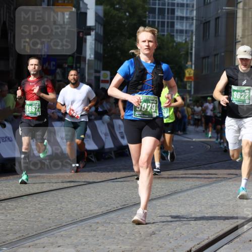 13.09.2026 - 21. swb-Marathon Bremen Strokosch-Dieckow http://msf.ph/oto/10324713 13.09.2026 13:10:57 Ziel 640, 1181, 1498, 1554, 2347, 2605, 4727, 5066, 5152, 5620, 5648, 6267, 7881, 13248, 335, 697, 2021, 3440, 3448, 3484, 3647, 4429, 5079, 6471, 6657, 8183, 9410, 9622, 9762 meine-sportfotos.de