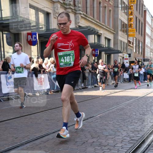 13.09.2026 - 21. swb-Marathon Bremen Strokosch-Dieckow http://msf.ph/oto/10324750 13.09.2026 13:19:35 Ziel 161, 205, 411, 431, 461, 495, 511, 1010, 1053, 1252, 1281, 1390, 1468, 1551, 1642, 1972, 2343, 2807, 2870, 2906, 3240, 3319, 3411, 3966, 4101, 4287, 4479, 4480, 5340, 5389, 5813, 5837, 6663, 7037, 7404, 7488, 7655, 8263, 9082, 9359, 9984, 13192, 926, 1232, 1535, 1599, 2423, 2535, 3182, 3508, 4319, 4455, 4977, 4978, 5371, 6008, 6633, 7037, 7140, 7268, 7754, 7945, 8153, 8185, 9552, 9638, 9805, 13163 meine-sportfotos.de
