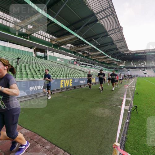 13.09.2026 - 21. swb-Marathon Bremen Michael Burmester http://msf.ph/oto/10324790 13.09.2026 13:27:53 Laufen im Stadion 111, 186, 220, 357, 364, 390, 478, 597, 726, 829, 833, 888, 925, 1077, 1079, 1220, 1298, 1325, 1412, 1496, 1608, 1700, 1741, 1769, 1958, 1961, 1984, 2236, 2273, 2309, 2365, 2388, 2404, 2428, 2472, 2502, 2507, 2542, 2574, 2576, 2582, 2593, 2725, 2743, 2748, 2875, 2876, 2923, 2965, 3045, 3050, 3061, 3073, 3084, 3154, 3184, 3219, 3540, 3589, 3592, 3694, 3756, 3826, 3853, 3885, 3907, 3978, 4108, 4238, 4457, 4660 meine-sportfotos.de